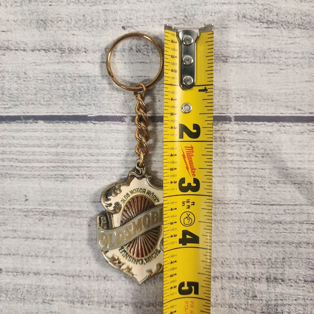 Vintage Oldsmobile Keychain Fine Pewter Enamel Crest Olds Motor Works USA Made